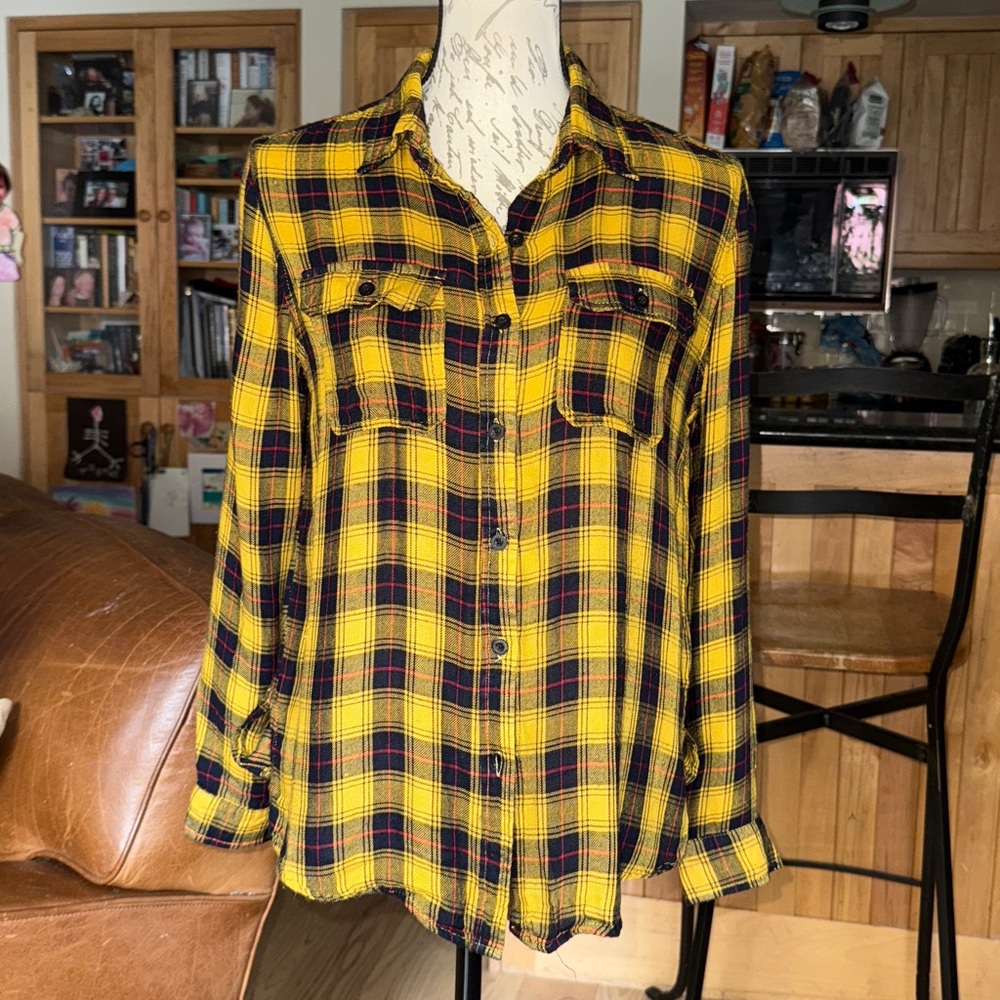 NWOT, ETWO, Rich Golden Yellow & Black, Rayon, Plaid Button-Up Collared Shirt. S